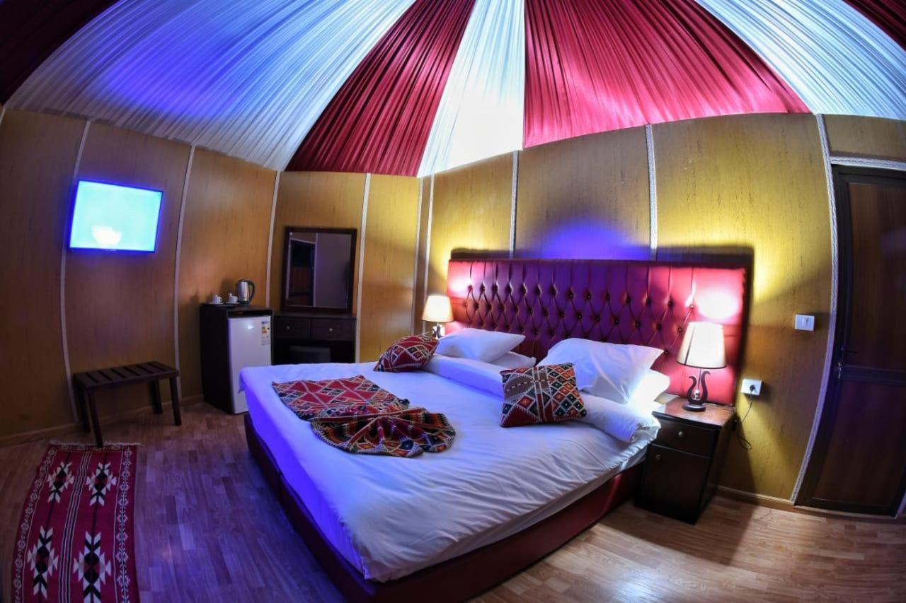 Rum Oasis Luxury Camp Wadi Rum Buitenkant foto